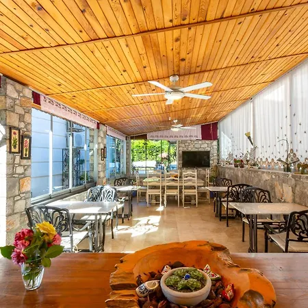 Bed & Breakfast Ay 4*